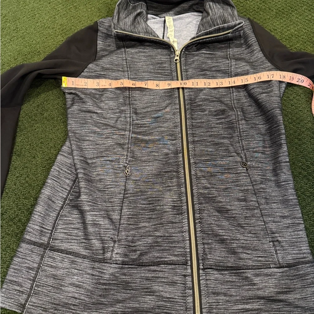 Lululemon Athletica DAILY YOGA JACKET 10 BLACK SLUB DENIM EUC host pick - Picture 8 of 15